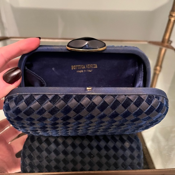 BOTTEGA VENETA ROYAL BLUE VELVET EVENING BAG - I’m moving make me an offer!!! - Picture 5 of 8